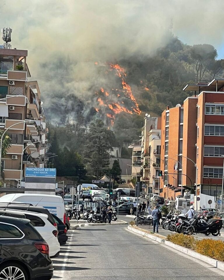 Ιταλία: Πυρκαγιά στη Ρώμη – Εκκενώθηκαν πολυκατοικίες