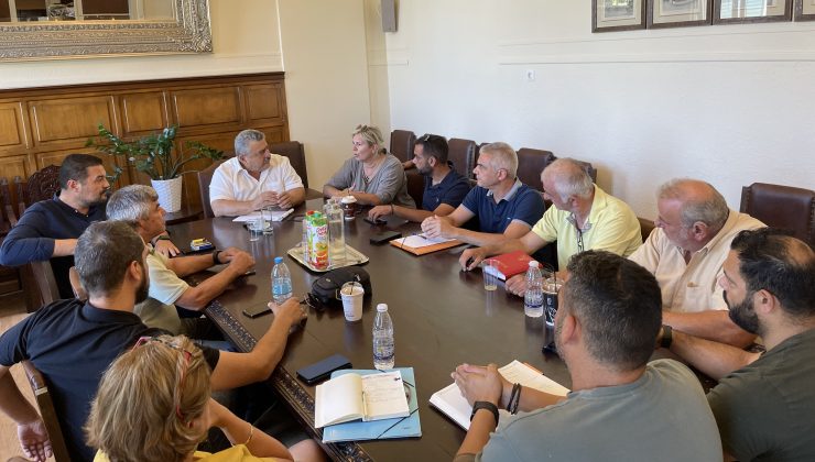Χανιά: Τα θέματα του Ακρωτηρίου σε σύσκεψη στην Περιφέρεια – Ανάγκη βελτίωσης των οδικών υποδομών της περιοχής