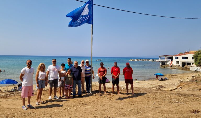 Τρείς Γαλάζιες Σημαίες σε Θίνες, Γλύφα, και Αρκούδι