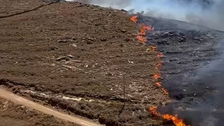 Φωτιά στην Τζια, σε χαμηλή βλάστηση στην περιοχή Ποίσσες – Ήχησε το 112