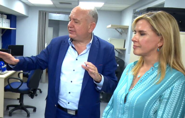 Ξενάγηση της υφυπουργού Ανάπτυξης, Ζωής Ράπτη στο ΕΚΕΤΑ – Αυτόνομο όχημα και ρομπότ σκυλί έκλεψαν τις εντυπώσεις