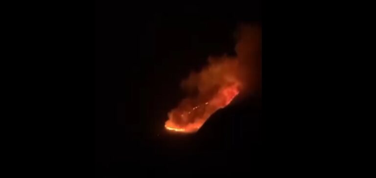 Υπό έλεγχο η πυρκαγιά σε αποθήκη λιπασμάτων στο Κάτω Σούλι Μαραθώνα