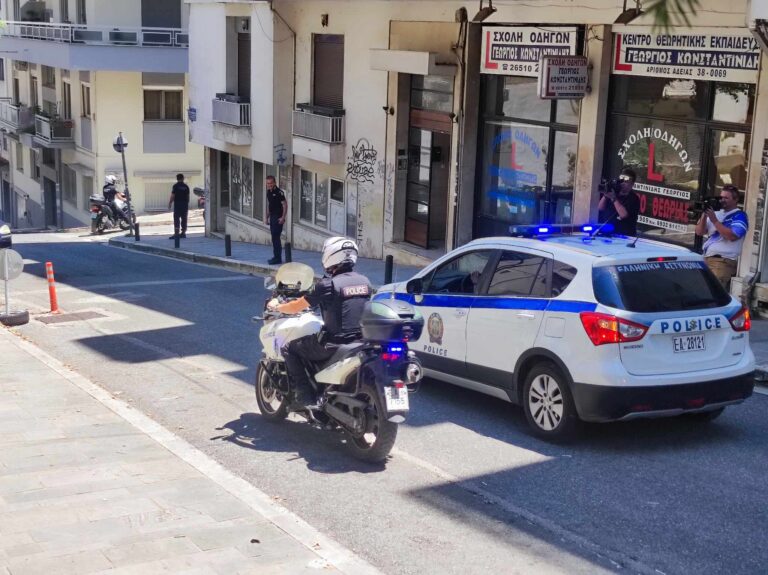 Ιωάννινα: Κινηματογραφική επιστροφή στη φυλακή για τον φερόμενο ως αρχηγό του κυκλώματος – Βίντεο με την αυτοκινητοπομπή