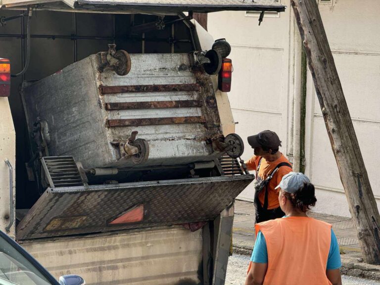 Φλώρινα: Συνεχίζονται οι εργασίες καθαρισμού και πλύσης κάδων απορριμμάτων