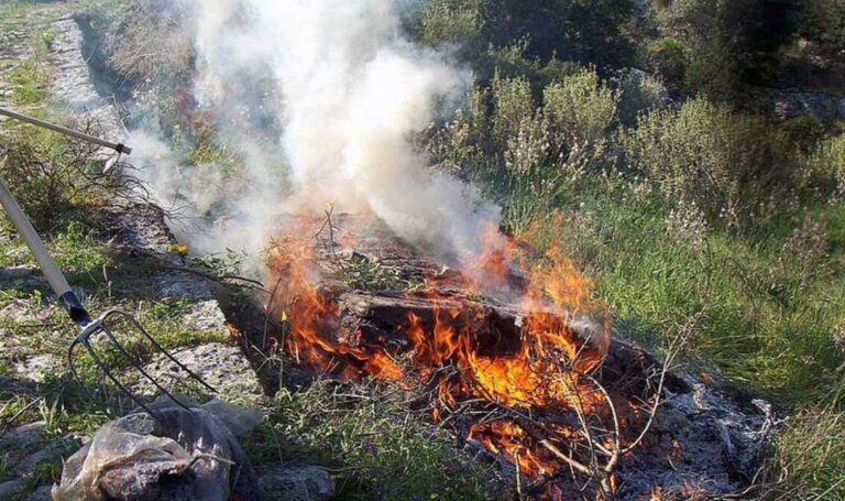 Τσουχτερό πρόστιμο για καύση ξερών χόρτων στα Χανιά
