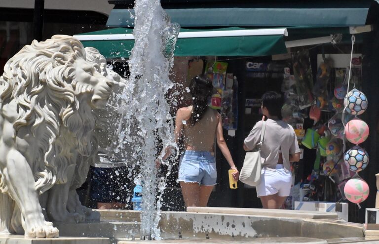 Καιρός: Κορυφώνεται το κύμα καύσωνα με θερμοκρασίες έως 43 βαθμούς – Σε ισχύ μέτρα προστασίας για εργαζομένους