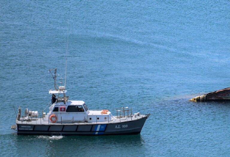 Άγρια συμπλοκή σε πλοίο με προορισμό τη Ραφήνα – Eπέστρεψε στην Τήνο και προσήχθησαν 14 άτομα