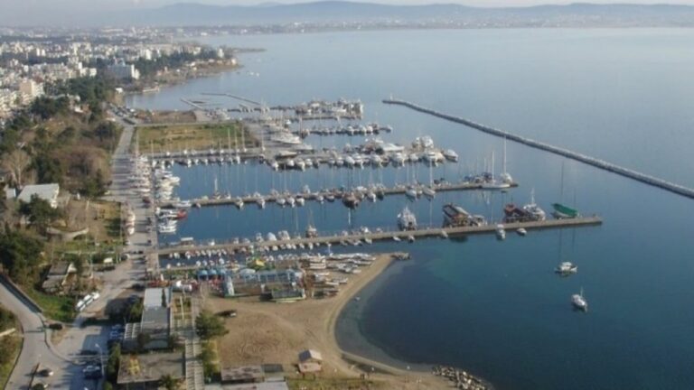 Θεσσαλονίκη: “Όχι” στη Μελέτη Περιβαλλοντικών Επιπτώσεων για τη Μαρίνα Αρετσούς λέει το δημοτικό συμβούλιο Καλαμαριάς