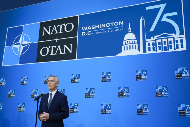 ΝΑΤΟ: Η ένταξη της Ουκρανίας στη Συμμαχία είναι «μη αναστρέψιμη»
