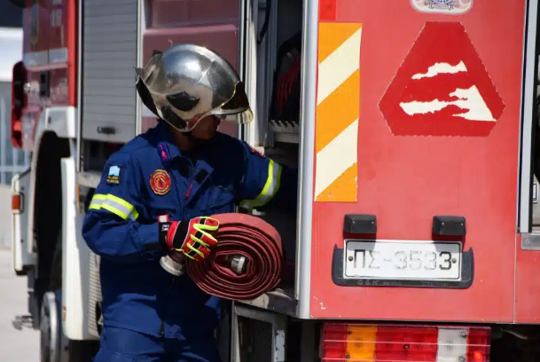 Χαλκιδική: Πυρκαγιά στα Νέα Ρόδα- Για την κατάσβεση επιχειρεί και ελικόπτερο 
