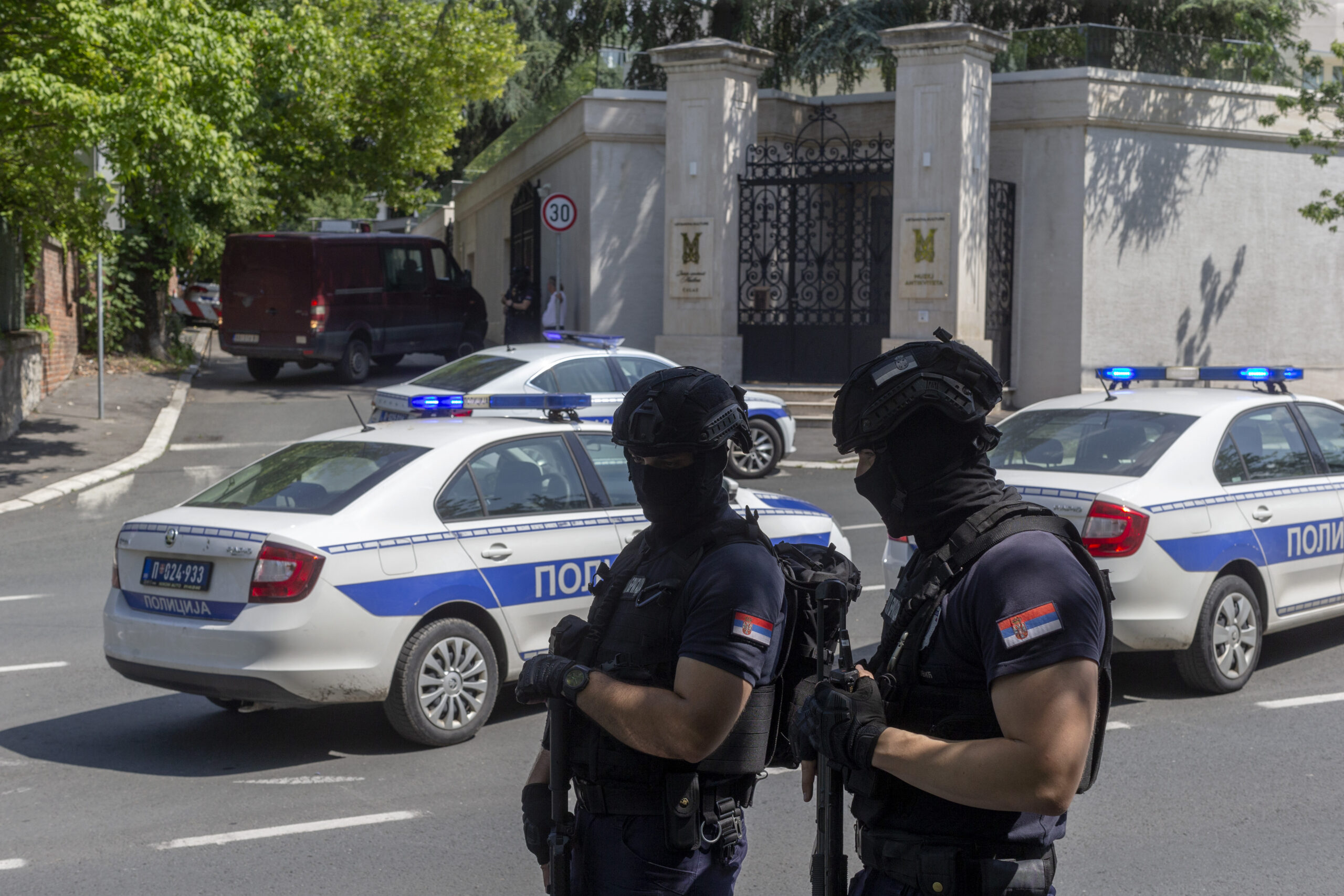 Σερβία: Τρεις μηχανικοί συνελήφθησαν με την κατηγορία της κατασκοπίας για λογαριασμό «ξένης οργάνωσης» Σερβία: Τρεις μηχανικοί συνελήφθησαν με την κατηγορία της κατασκοπίας για λογαριασμό «ξένης οργάνωσης»
