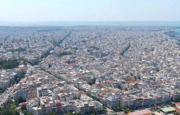 «Καμίνι» όλη η Ελλάδα – Ο καύσωνας ήρθε για να μείνει