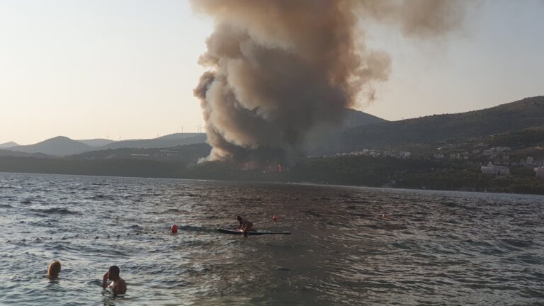 Πυρκαγιά κοντά σε τουριστικό προορισμό της Κροατίας