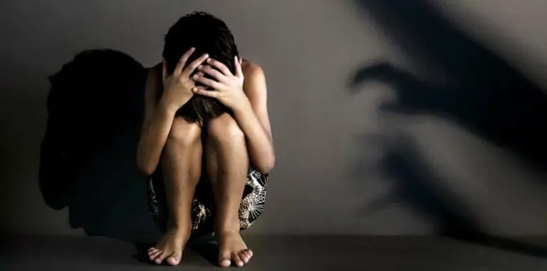 Σπάρτη: Συνελήφθη 40χρονος για το βιασμό της 9χρονης κόρης του – Βρέθηκε πορνογραφικό υλικό στο κινητό του (βίντεο)