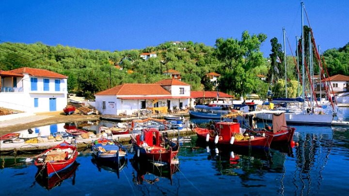 Παλαιό Τρίκερι: Το άγνωστο “φιόρδ” του Παγασητικού με τα κρυστάλλινα νερά