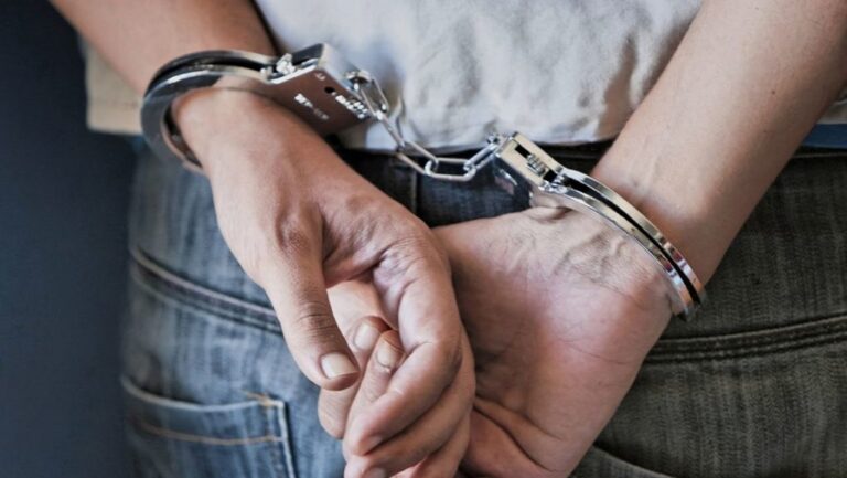 Ερμιόνη: Ανήλικοι επιτέθηκαν με φαλτσέτα σε 12χρονο σε προαύλιο σχολείου και τον ξύρισαν