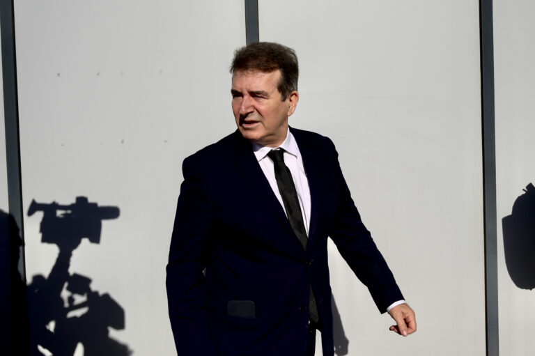 Μ. Χρυσοχοΐδης: Συγκοινωνούντα δοχεία αθλητική βία και οργανωμένο έγκλημα – Θα τελειώσουν όσα γίνονται σε Ζάκυνθο και Μύκονο