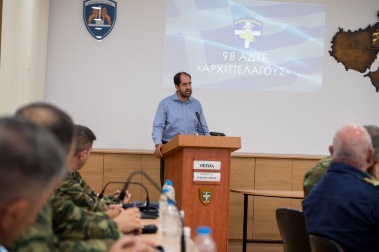 Σε στρατιωτικές μονάδες της Λέσβου ο Υφ. Εθνικής Άμυνας