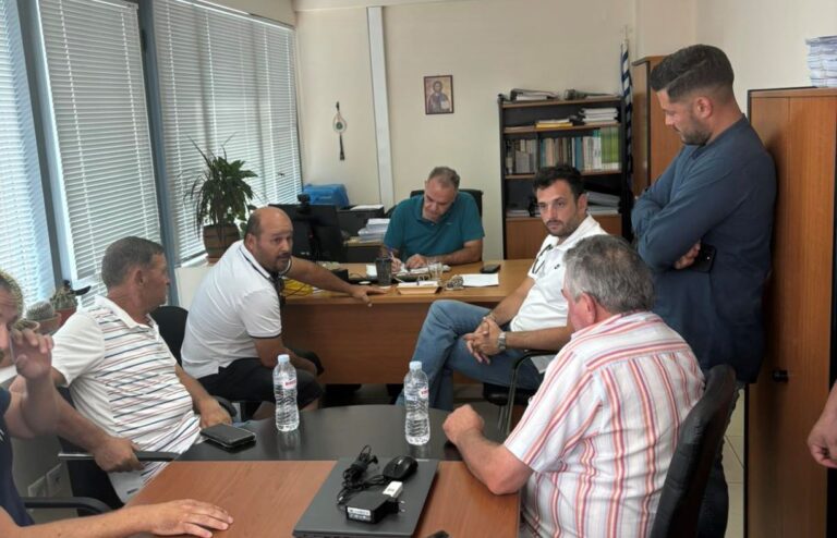Διαμαρτυρία στον ΕΛΓΑ από τους αγροτικούς συλλόγους του Δήμου Τυρνάβου