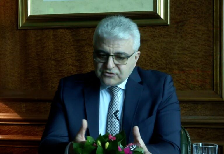 Ο Ν. Ταβερναράκης, ο επιστήμονας που ξεχώρισε για την έρευνα των μηχανισμών γήρανσης και των ανίατων ασθενειών μιλά στο «Ένθετο Υγεία»