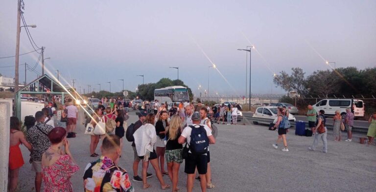 Μάχη με τις φλόγες στην Κω – Εκκενώνονται ξενοδοχεία στην Καρδάμαινα