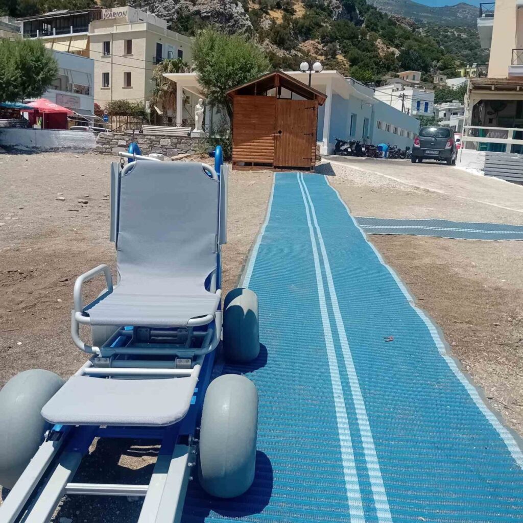 Ικαρία: Ειδικός διάδρομος για άτομα με κινητικές δυσκολίες στην παραλία των Θερμών