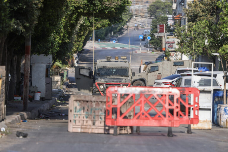 Δυτική Όχθη: Ισραηλινές δυνάμεις εισέβαλαν στη Ναμπλούς – Βίντεο από φωτιά σε αγορά της πόλης