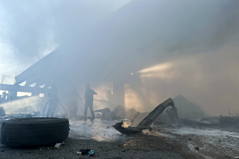 Συρία: Δέκα νεκροί από έκρηξη παγιδευμένου φορτηγού στην Αζάζ