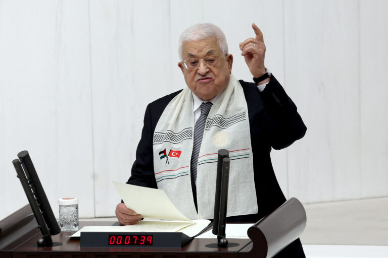 Μαχμούντ Αμπάς: Δεν δεχόμαστε καμία λύση που διαλύει τα εδάφη μας