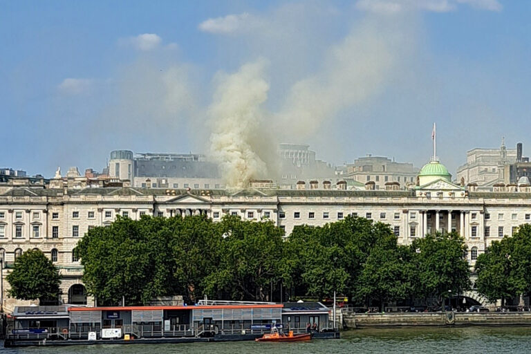 Λονδίνο: Συναγερμός για τη φωτιά στο Somerset House – Πώς σώθηκαν τα έργα του Μονέ και του Βαν Γκογκ