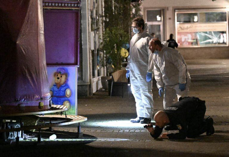 Γερμανία: Ανθρωποκυνηγητό για τον εντοπισμό του δράστη της επίθεσης στο Ζόλινγκεν – H αστυνομία εισέβαλε σε δομή φιλοξενίας προσφύγων