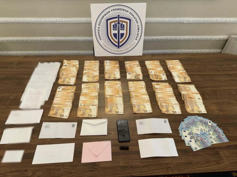 Συνελήφθη υπάλληλος του ΕΦΚΑ για παράβαση καθήκοντος και δωροληψία – Η καταγγελία που την «έκαψε»