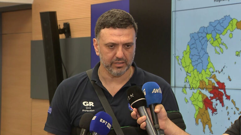 Κικίλιας για πυρκαγιές: Βελτιωμένη η κατάσταση σε Διόνυσο και Βαρνάβα – 670 πυροσβέστες στη μάχη