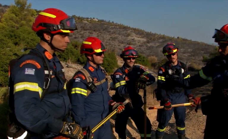 Οι δασοκομάντος στο ΕΡΤNews: Η χρήση του πολύτιμου «αντιπύρ» και τα «μάτια» της ομάδας