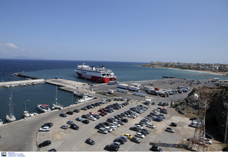 Πυρκαγιά στην Αττική: Στο λιμάνι του Λαυρίου αντί της Ραφήνας όλα τα σημερινά προγραμματισμένα δρομολόγια