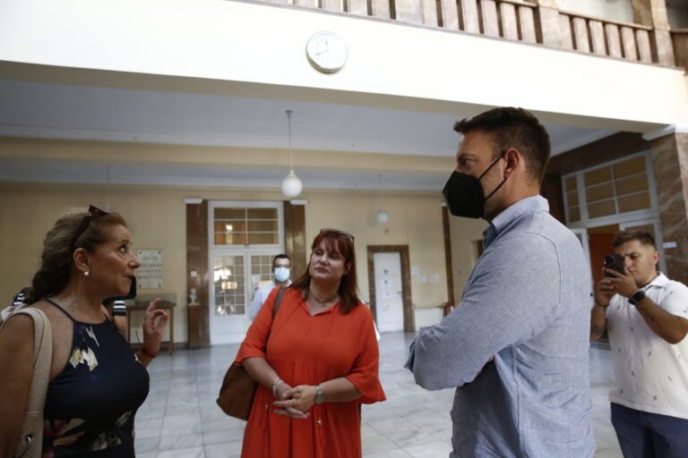 Σ. Κασσελάκης: Αιφνιδιαστική επίσκεψη στο μαιευτήριο «Έλενα»