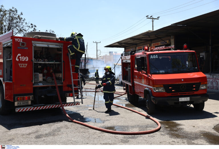 Φωτιά στο Κατράκειο Νίκαιας – Σηκώθηκαν δύο ελικόπτερα