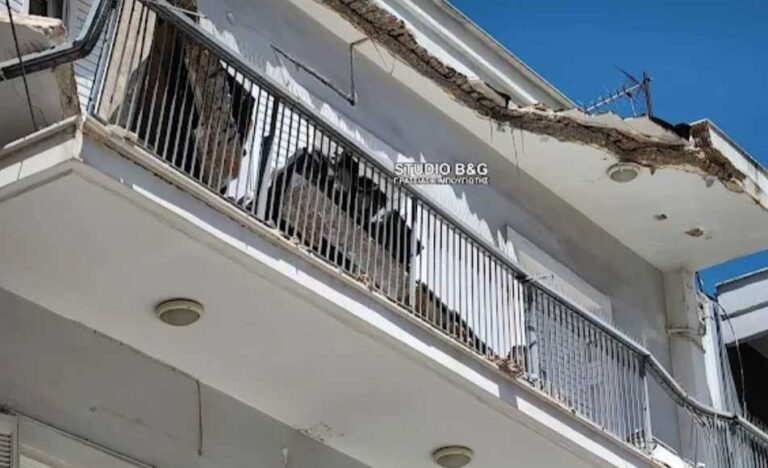 Κατέρρευσε τμήμα μπαλκονιού σε κεντρικό δρόμο του Ναυπλίου