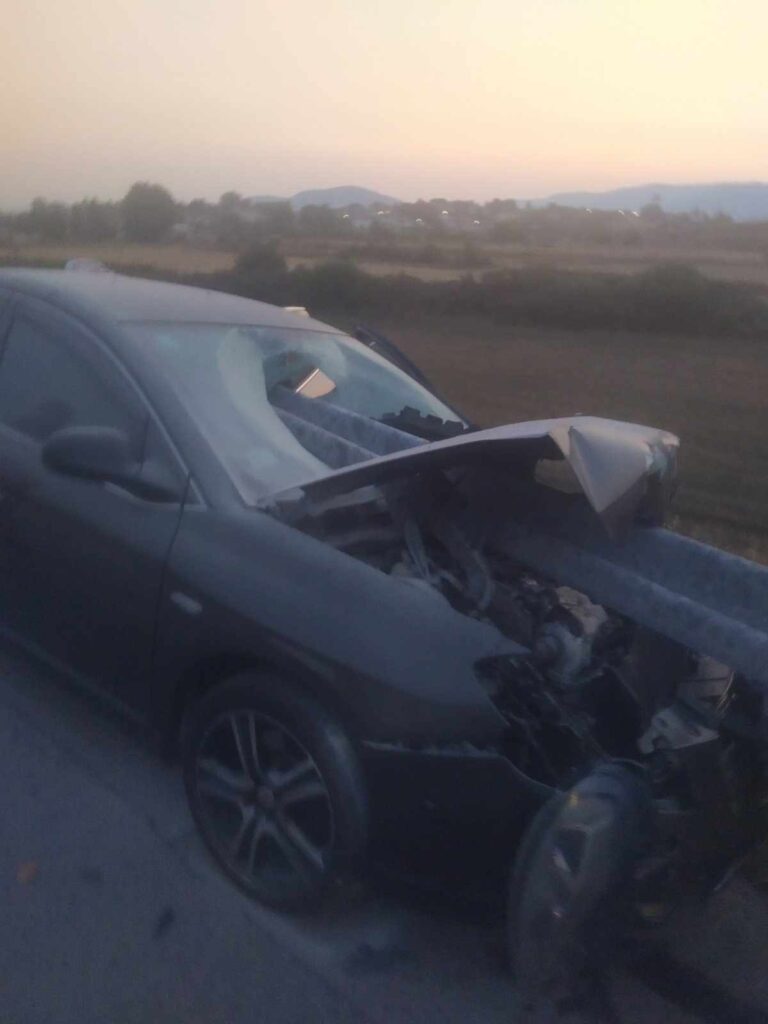 Πτολεμαΐδα: Ζευγάρι Σέρβων τραυματίσθηκε όταν το όχημα τους καρφώθηκε σε προστατευτικές μπάρες