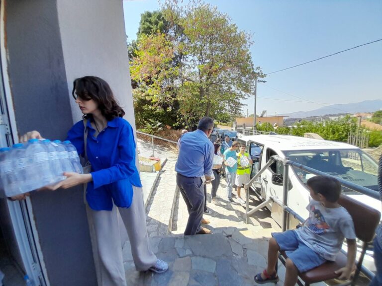 Μαραθώνας: Διανομή βοήθειας στους πληγέντες