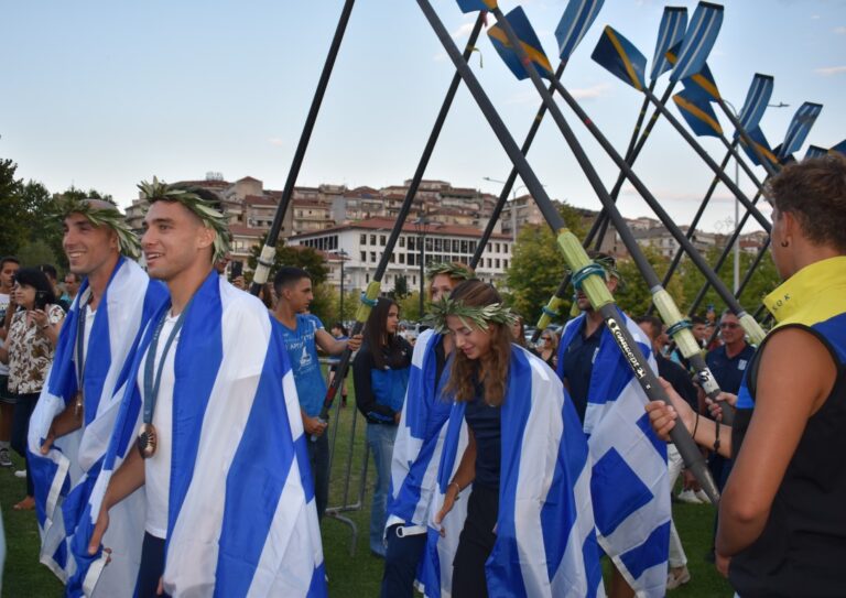 Η Καστοριά υποδέχθηκε και βράβευσε τους Ολυμπιονίκες της Κωπηλασίας