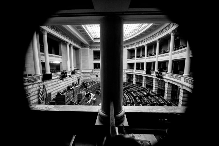 Κόντρα για τις παρακολουθήσεις: Τα 5 κόμματα συζήτηση στην Επιτροπή Θεσμών και Διάφανειας έως την Παρασκευή που διακόπτει η Βουλή