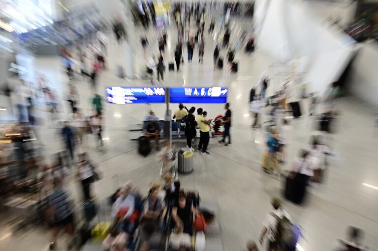 Τουρισμός: Στα 6,9 δισ. ευρώ οι εισπράξεις στο εξάμηνο, αυξημένες κατά 12,2% – Στα 8,8 δισ. το έλλειμμα στο ισοζύγιο τρεχουσών συναλλαγών