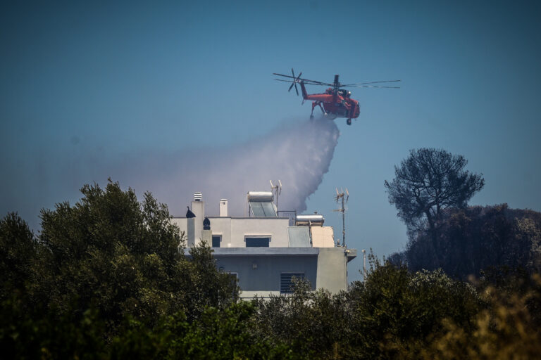 Φωτιά στο Σχιστό Κορυδαλλού – Μεγάλη κινητοποίηση της πυροσβεστικής