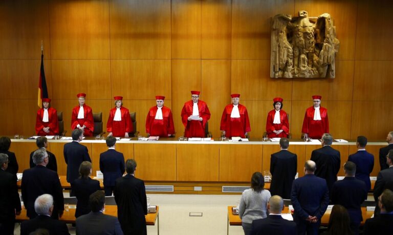 Γερμανία: Δικαστήριο ανέτρεψε την απαγόρευση κυκλοφορίας του ακροδεξιού περιοδικού Compact