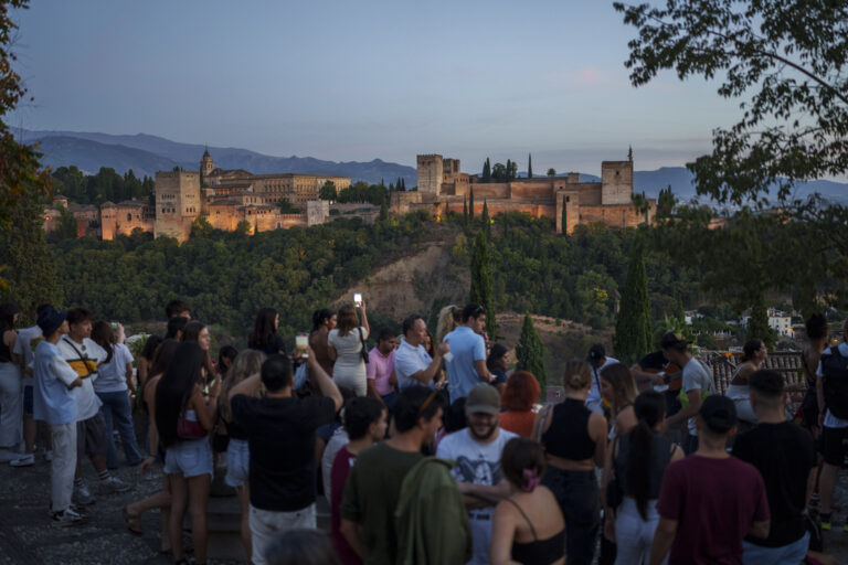 Ισπανία: Ρεκόρ τουριστικών αφίξεων παρά το κύμα διαμαρτυριών κατά του υπερτουρισμού