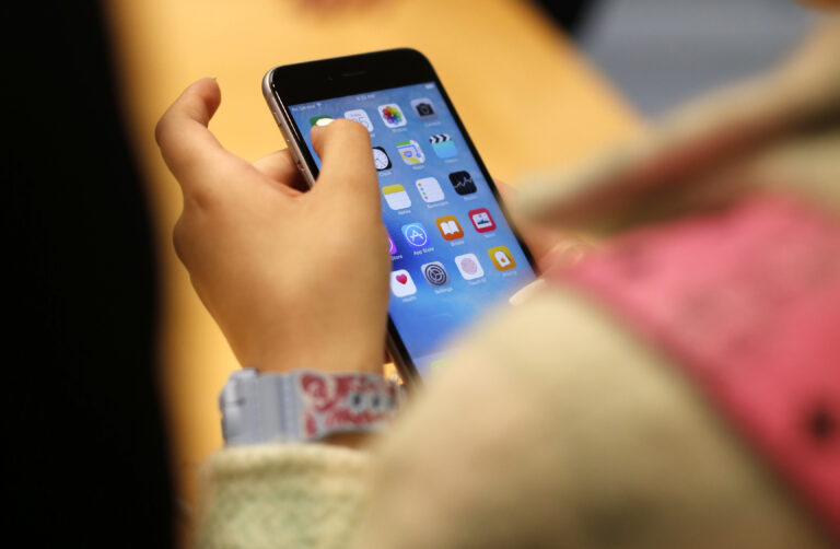 Κίνδυνοι των social media από ανηλίκους-Ξεκινά νομοθετική ρύθμιση από τις ΗΠΑ για έλεγχο