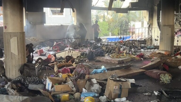 Μέση Ανατολή: Κρίσιμα τα έπομενα 24ωρα μετά και την πολύνεκρη επίθεση σε σχολείο – Για επικίνδυνη κλιμάκωση μιλά η Χαμάς