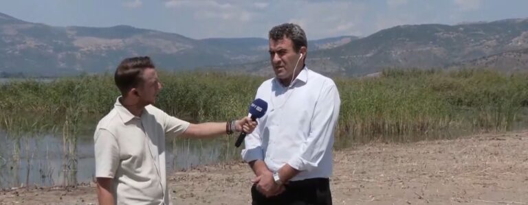 Καστοριά: Καθαρισμός του καλαμιώνα της λίμνης