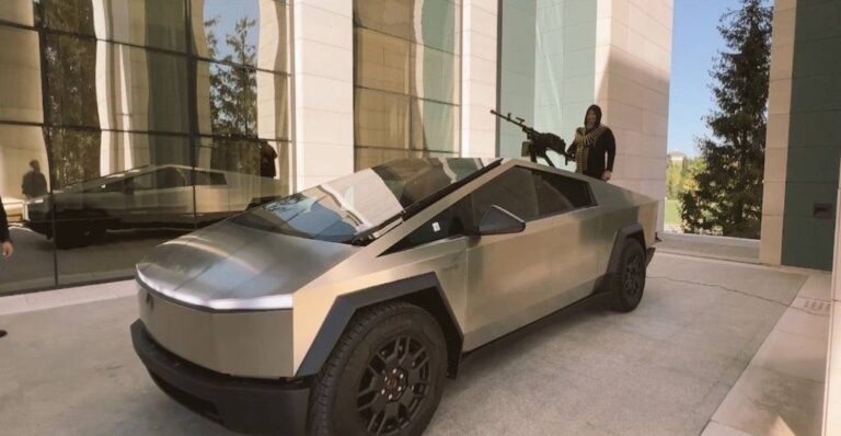 Καντίροφ: «Εφοδίασε» με πολυβόλο όχημα Tesla Cybertruck – Κάλεσε τον Ίλον Μασκ στην Τσετσενία: «Είναι ο ευφυέστερος άνθρωπο της σύγχρονης εποχής»